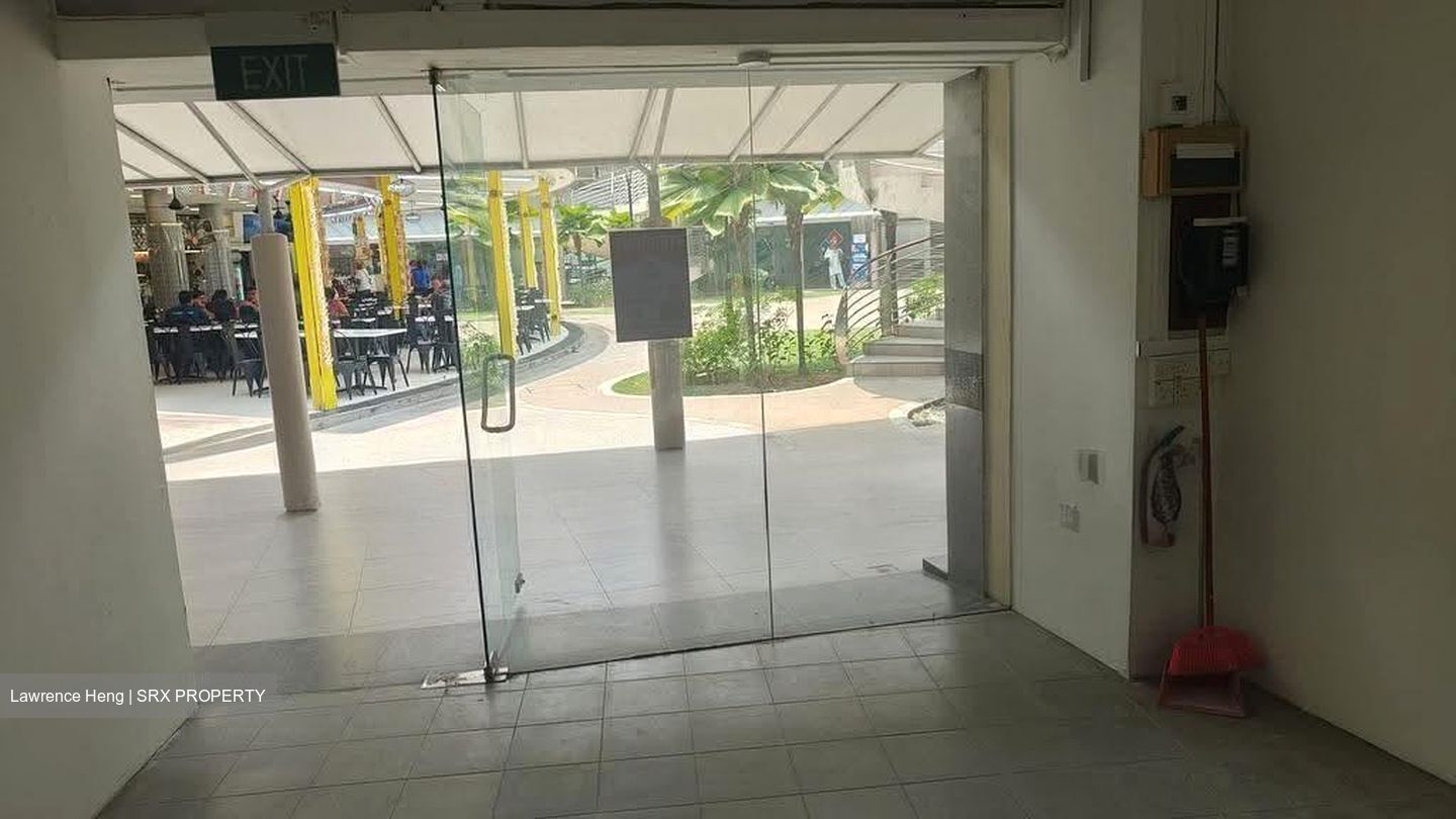 Elias Mall (D18), Retail #623529871